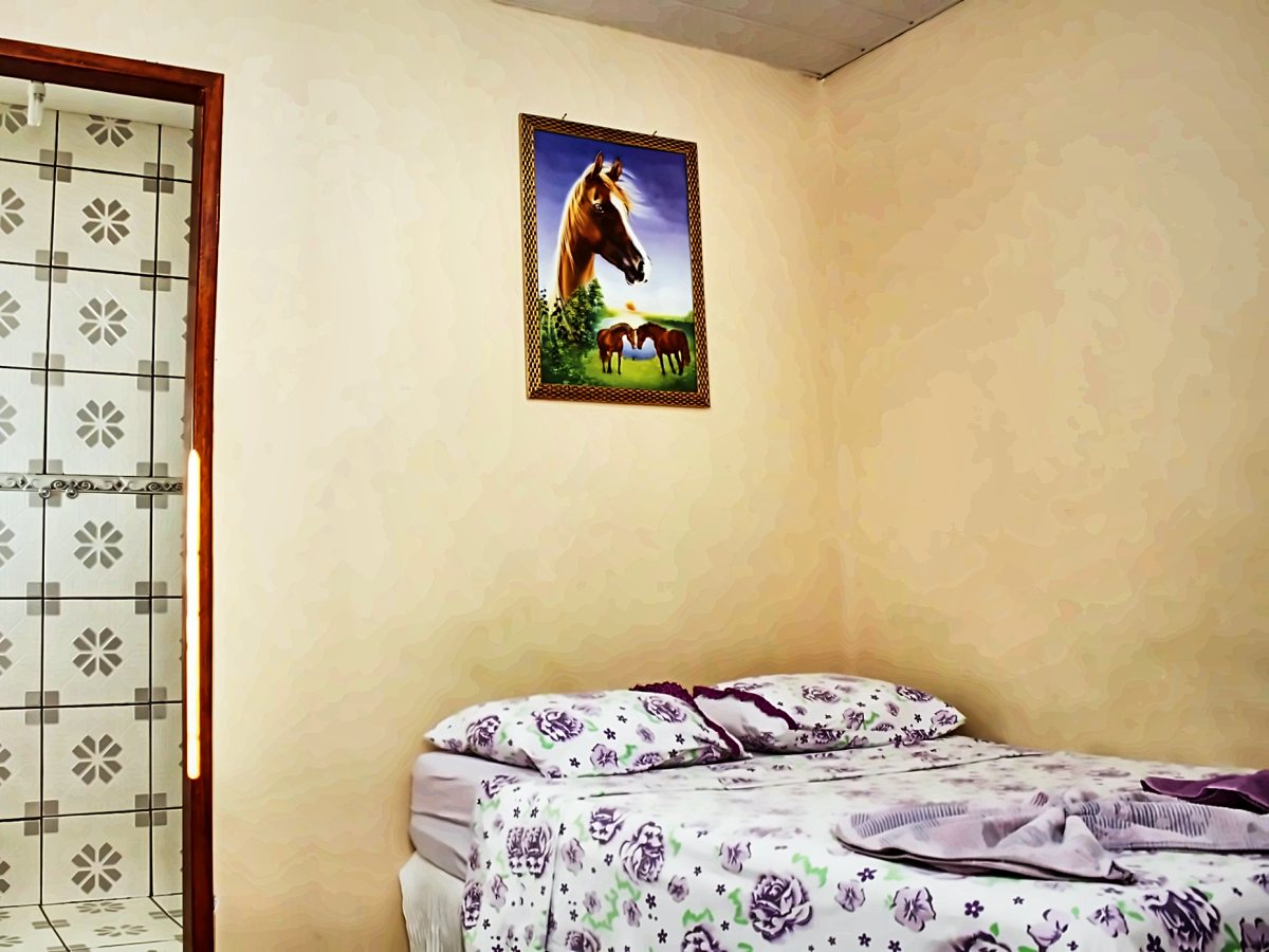Quarto casal — Cama de casal com banheiro privativo