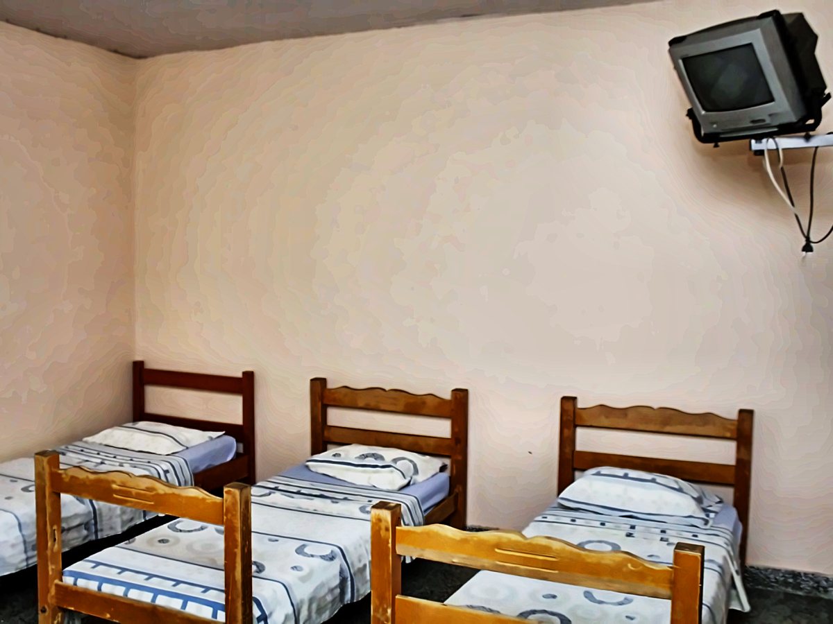Quarto família — Quatro camas de solteiro